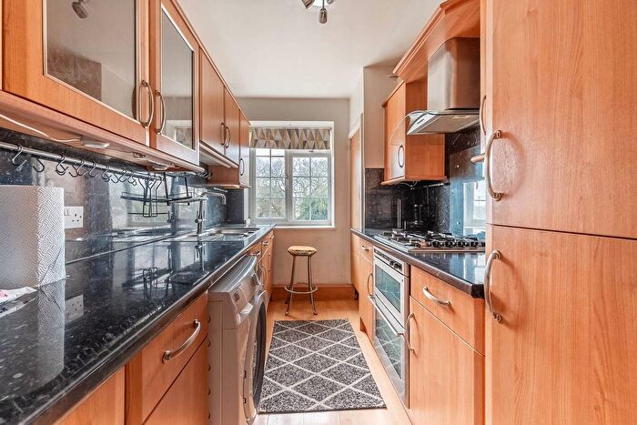 2 Bedroom Flat To Rent In Thurlby Close, Harrow, HA1