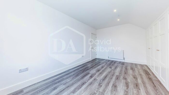 3 Bedroom Flat To Rent In Uplands Road, Crouch End, London, N8