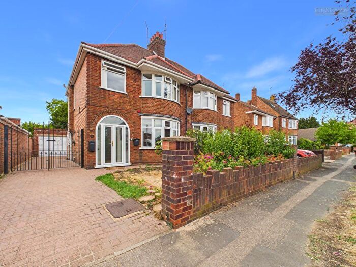 3 Bedroom Semi-Detached House For Sale In Sallows Road, Peterborough, PE1