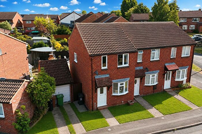 2 Bedroom End Of Terrace House To Rent In Lincoln Place, Thame, OX9