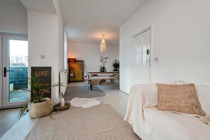 4 Bedroom Detached House For Sale In New Road, Ystradowen, Cwmllynfell, Carmarthenshire, SA9