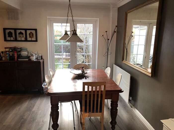 1 Bedroom Detached House To Rent In Colney Hatch Lane, London, N10