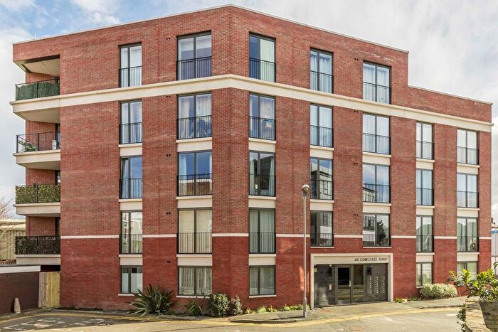 2 Bedroom Flat For Sale In Cowleaze Road, Kingston, KT2