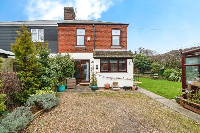 3 Bedroom Semi-Detached House For Sale In Cliff Park Cottages, Gorleston, Great Yarmouth, NR31