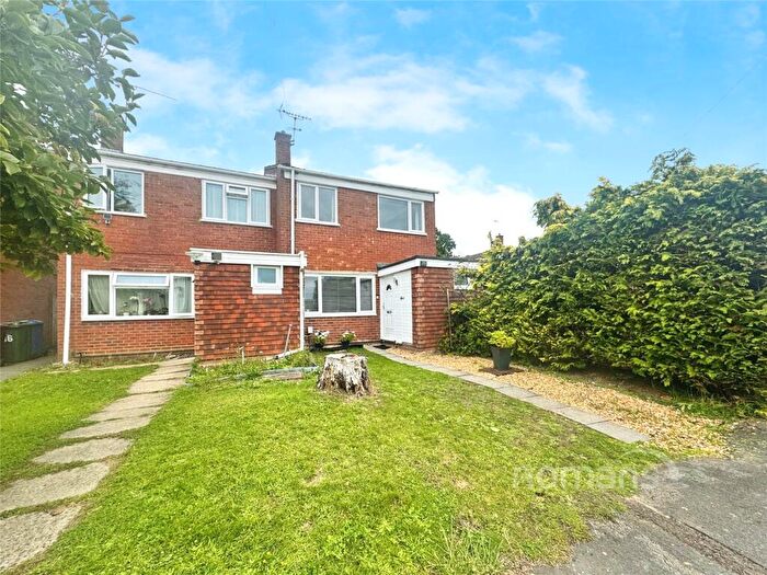 3 Bedroom Semi-Detached House For Sale In Pinewood Park, Farnborough, Hampshire, GU14