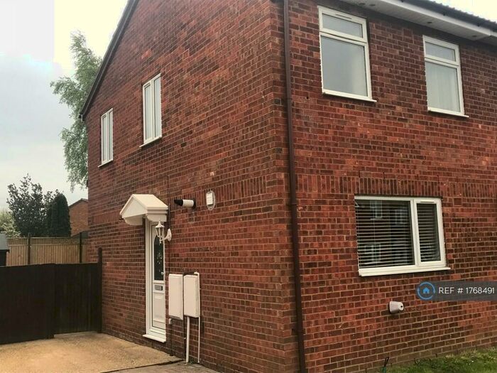 2 Bedroom Semi-Detached House To Rent In Tanfield Green, Luton, LU2