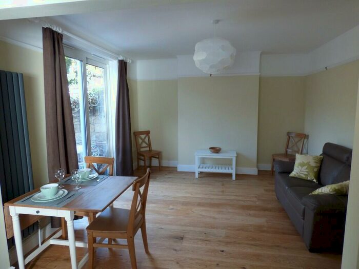 2 Bedroom Flat To Rent In Croft Road, Old Town, Swindon, SN1