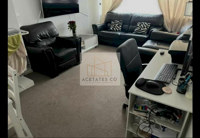 3 Bedroom Flat To Rent In Waterman Street, Putney, London, SW15
