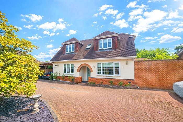 3 Bedroom Detached House For Sale In White Lane, Ash Green, Surrey, GU12
