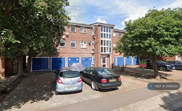1 Bedroom Flat To Rent In Whernside Close, London, SE28
