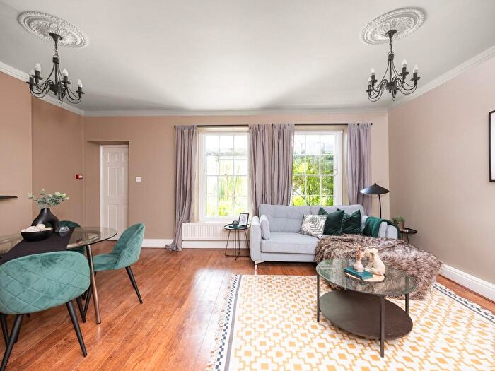 2 Bedroom Flat For Sale In Pro-Cathedral Lane, Clifton, BS8