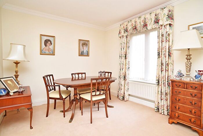 3 Bedroom Flat For Sale In Brackenwood, Kent Road, Harrogate, HG1