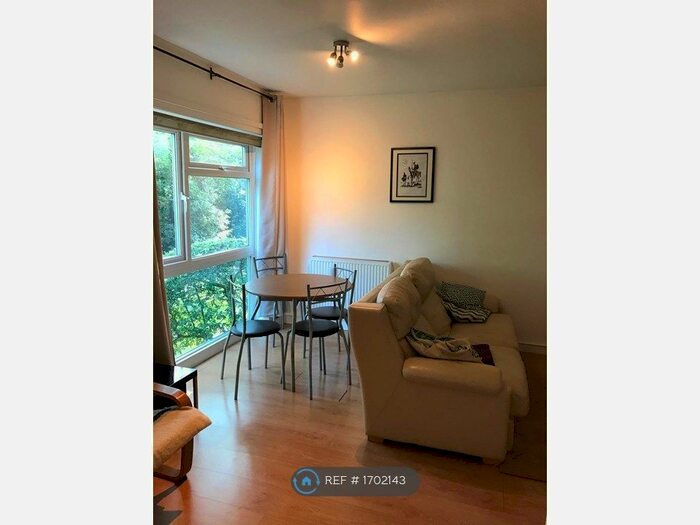 1 Bedroom Flat To Rent In Whitefield Close, Putney, SW15