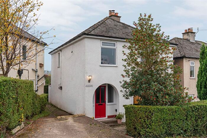 3 Bedroom Detached House For Sale In Darley House Estate, Hackney, DE4