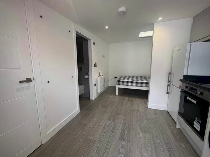 1 Bedroom Flat To Rent In Bligh's Yard, North Lane, Canterbury, CT2