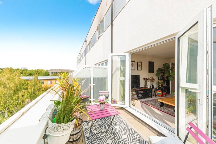 2 Bedroom Flat For Sale In Bessemer Road, Welwyn Garden City, AL7