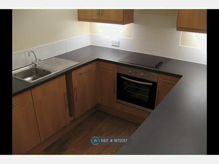 2 Bedroom Flat To Rent In Selsdon Road, South Croydon, CR2
