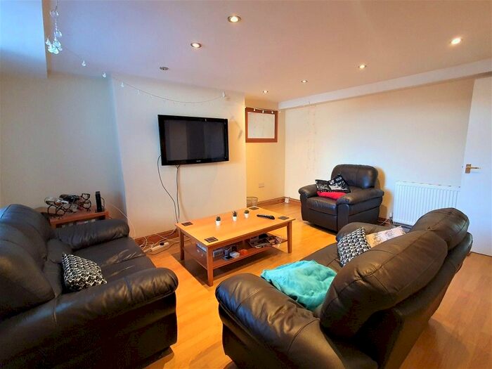 4 Bedroom Maisonette To Rent In Heaton Park Road, Heaton, Newcastle Upon Tyne, NE6