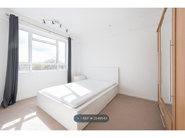 1 Bedroom Flat To Rent In Christchurch House, London, SW2