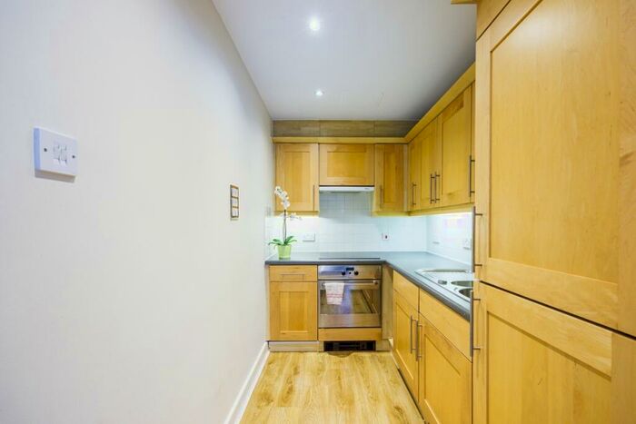 2 Bedroom Apartment To Rent In High Timber Street London, EC4V