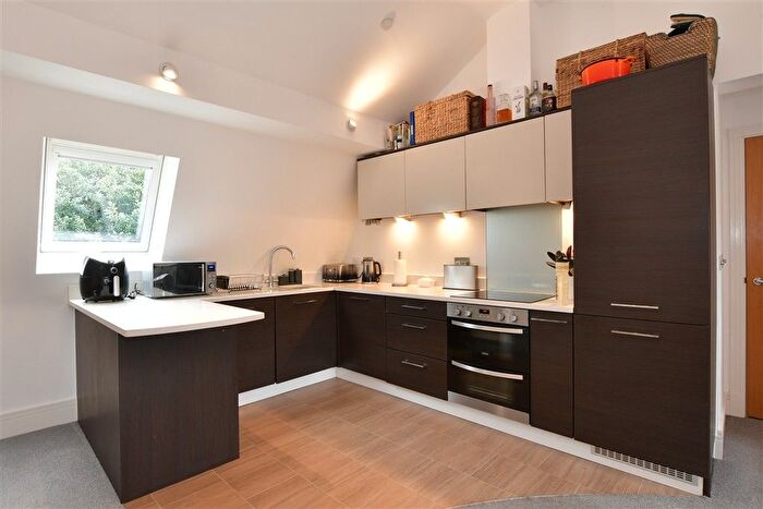 2 Bedroom Flat For Sale In High Street, Billericay, Essex, CM12