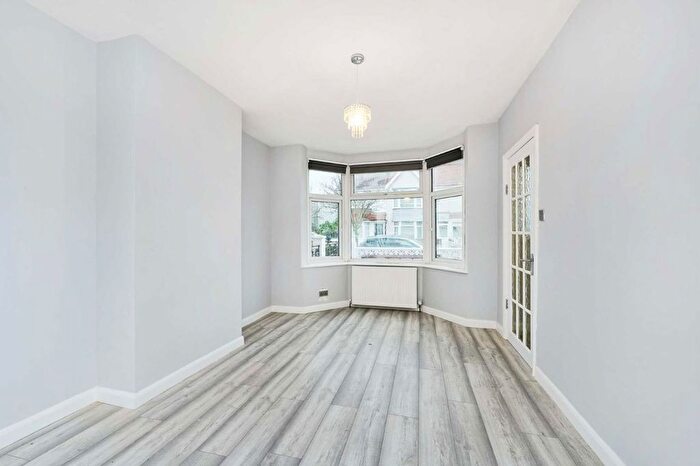 3 Bedroom Property To Rent In Bank Avenue, Mitcham, CR4