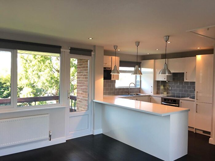 2 Bedroom Flat To Rent In Lea Court, Stratford-upon-Avon, CV37