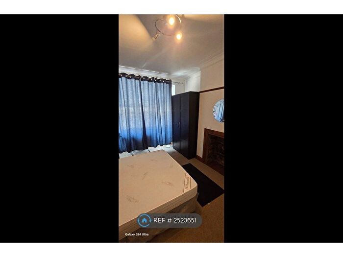 3 Bedroom Flat To Rent In Mill Hill Broadway, London, NW7