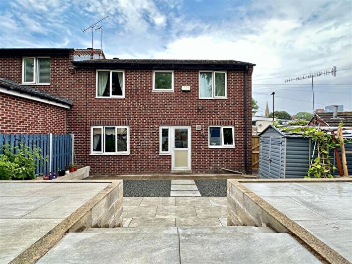 3 Bedroom Semi Detached House For Sale In Gloucester Crescent, Sheffield, S10