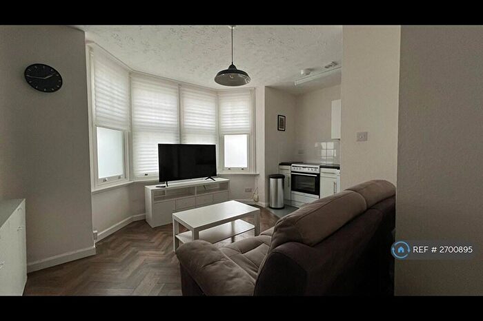 1 Bedroom Flat To Rent In Hamlet Court Road, Westcliff-On-Sea, SS0