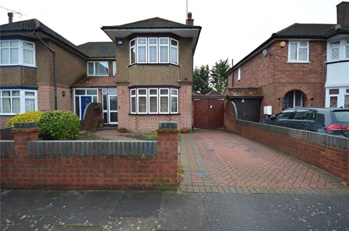 3 Bedroom Semi-Detached House For Sale In Longfield Drive, Luton, Bedfordshire, LU4