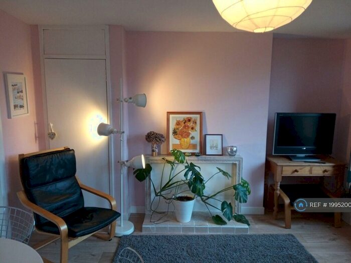 3 Bedroom Terraced House To Rent In West Pilton Bank, Edinburgh, EH4