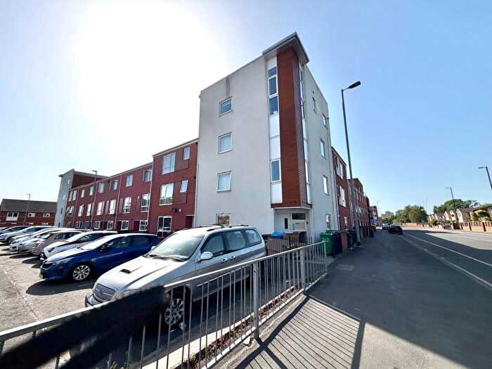 2 Bedroom Flat For Sale In Stockport Road, Manchester, M13