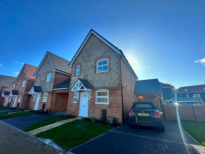 3 Bedroom Semi-Detached House To Rent In Hermitage Lane, Fontwell, BN18