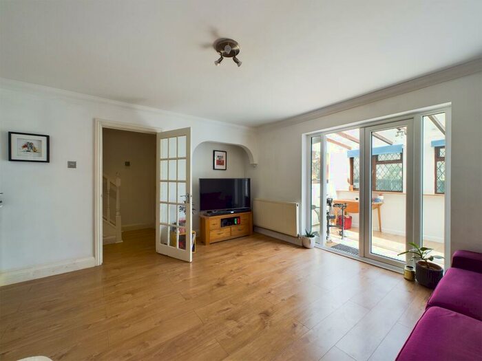 3 Bedroom End Of Terrace House For Sale In Chiltern View, Purley On Thames, RG8