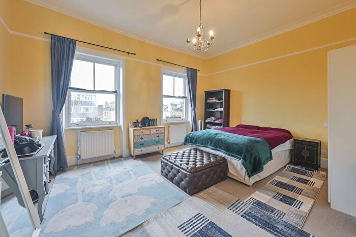 2 Bedroom Flat To Rent In Redcliffe Gardens, Chelsea, London, SW10