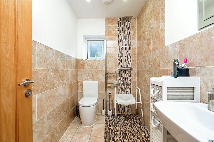 4 Bedroom Detached House For Sale In Mildmay Road, Romford, RM7