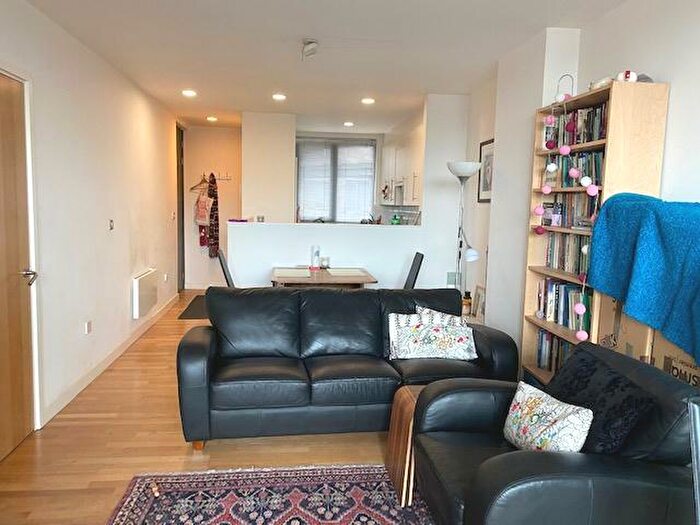 2 Bedroom Apartment To Rent In Crown Street Apartments City Centre, LS2