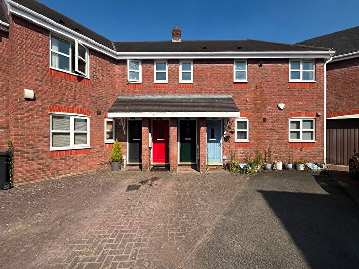 2 Bedroom Flat To Rent In Wadbarn, Shirley, Solihull, West Midlands, B90