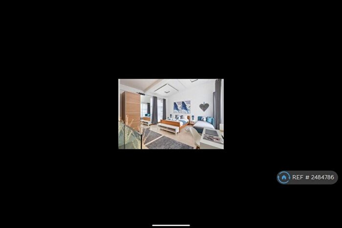 3 Bedroom Flat To Rent In Bell Street, London, NW1