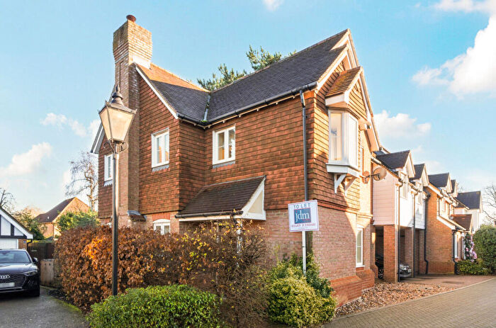 3 Bedroom Semi Detached House For Sale In Appleby Close, Petts Wood, Orpington, BR5