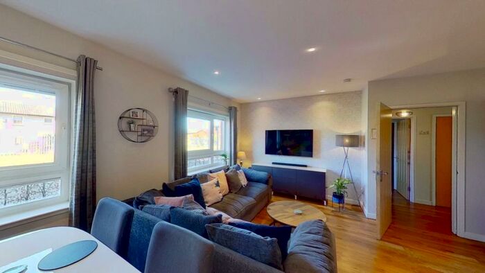 3 Bedroom Flat To Rent In New Mart Place, EH14