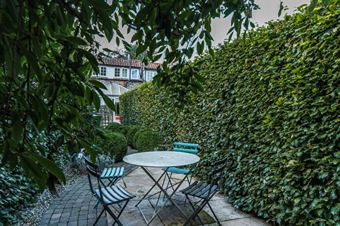 2 Bedroom Cottage For Sale In Chain Free In North Creake, NR21