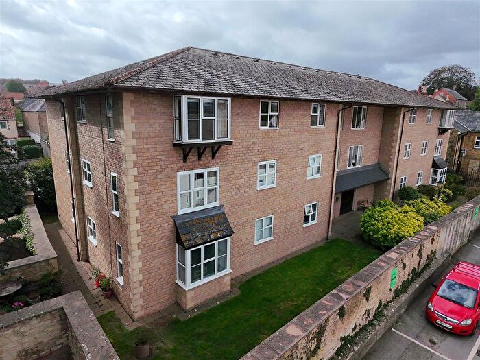 2 Bedroom Flat For Sale In Falkland House, Crewkerne- Allocated Parking, TA18