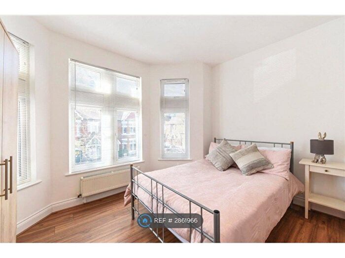 3 Bedroom Flat To Rent In Craven Avenue, London, W5