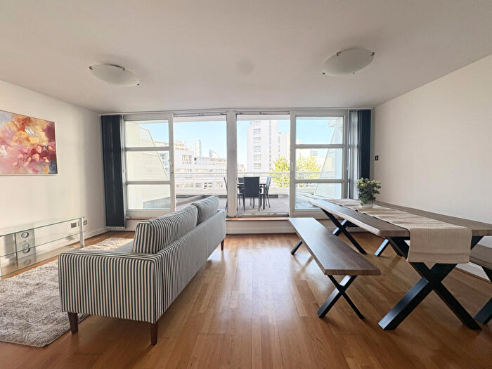 1 Bedroom Flat For Sale In Pierhead Lock, E14