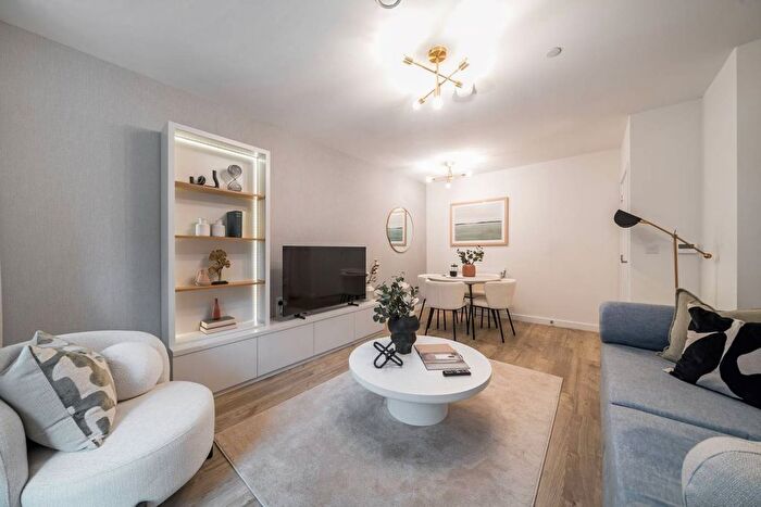 1 Bedroom Flat For Sale In Southall Grove, Southall, UB1