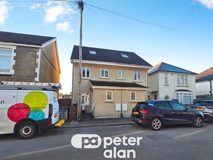 3 Bedroom Property To Rent In Dynevor Road, Neath, SA10