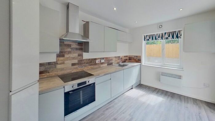 2 Bedroom Flat To Rent In Stainbeck Road, Meanwood, Leeds, LS7