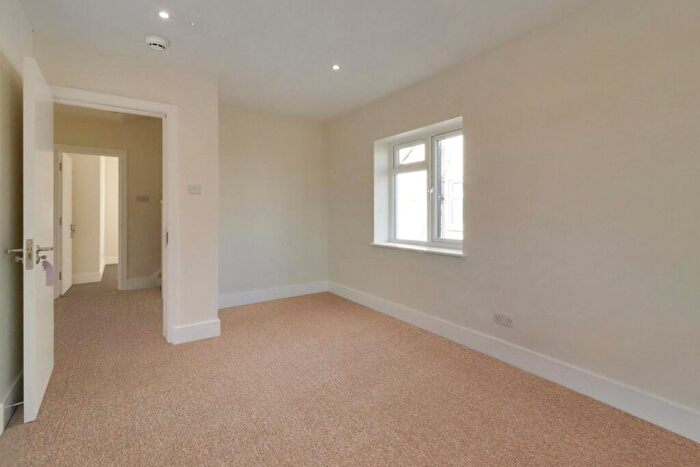 1 Bedroom House Of Multiple Occupation To Rent In Room - Carlton Avenue, Harrow, HA3